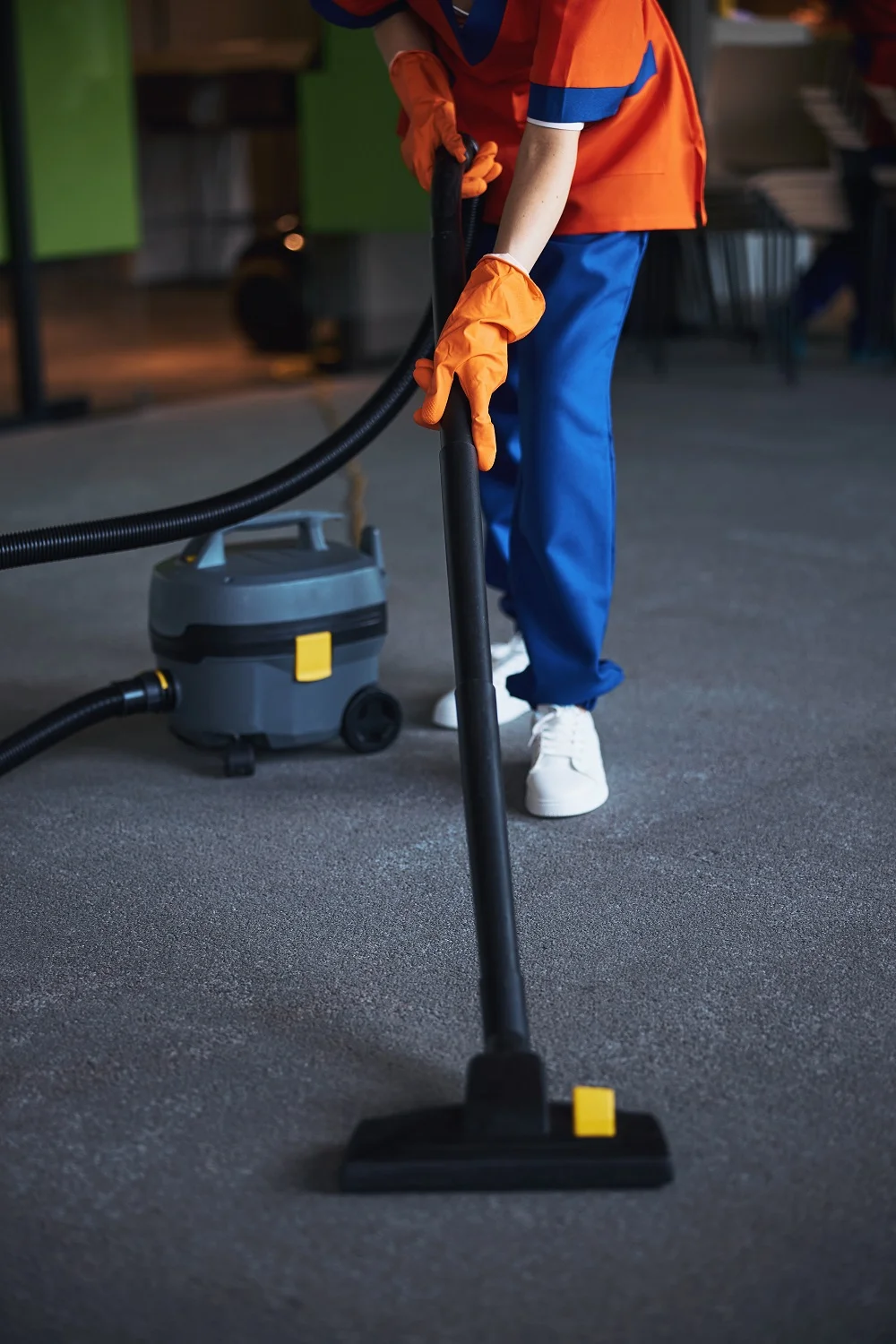 a cleaner vacuuming a carpet for end of tenancy cleaning Islington N1